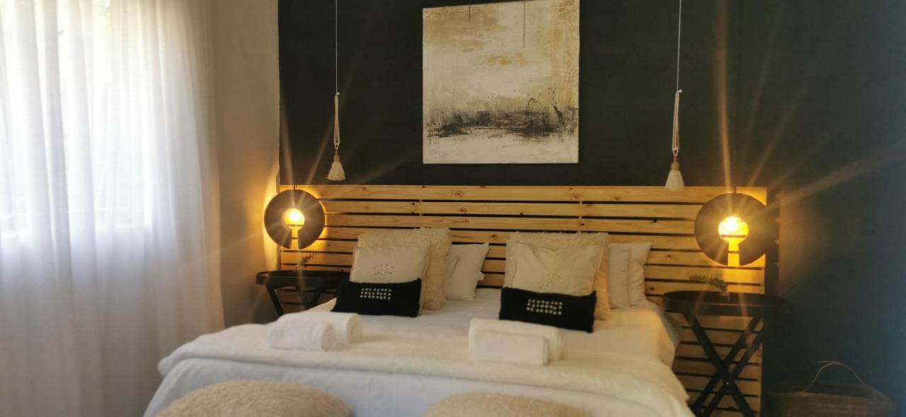 Exquisite Private Luxury Suite With King Bed At Bokmakierie Villas Windhoek Eksteriør billede