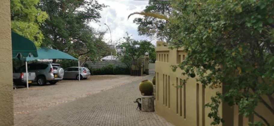 Exquisite Private Luxury Suite With King Bed At Bokmakierie Villas Windhoek Eksteriør billede