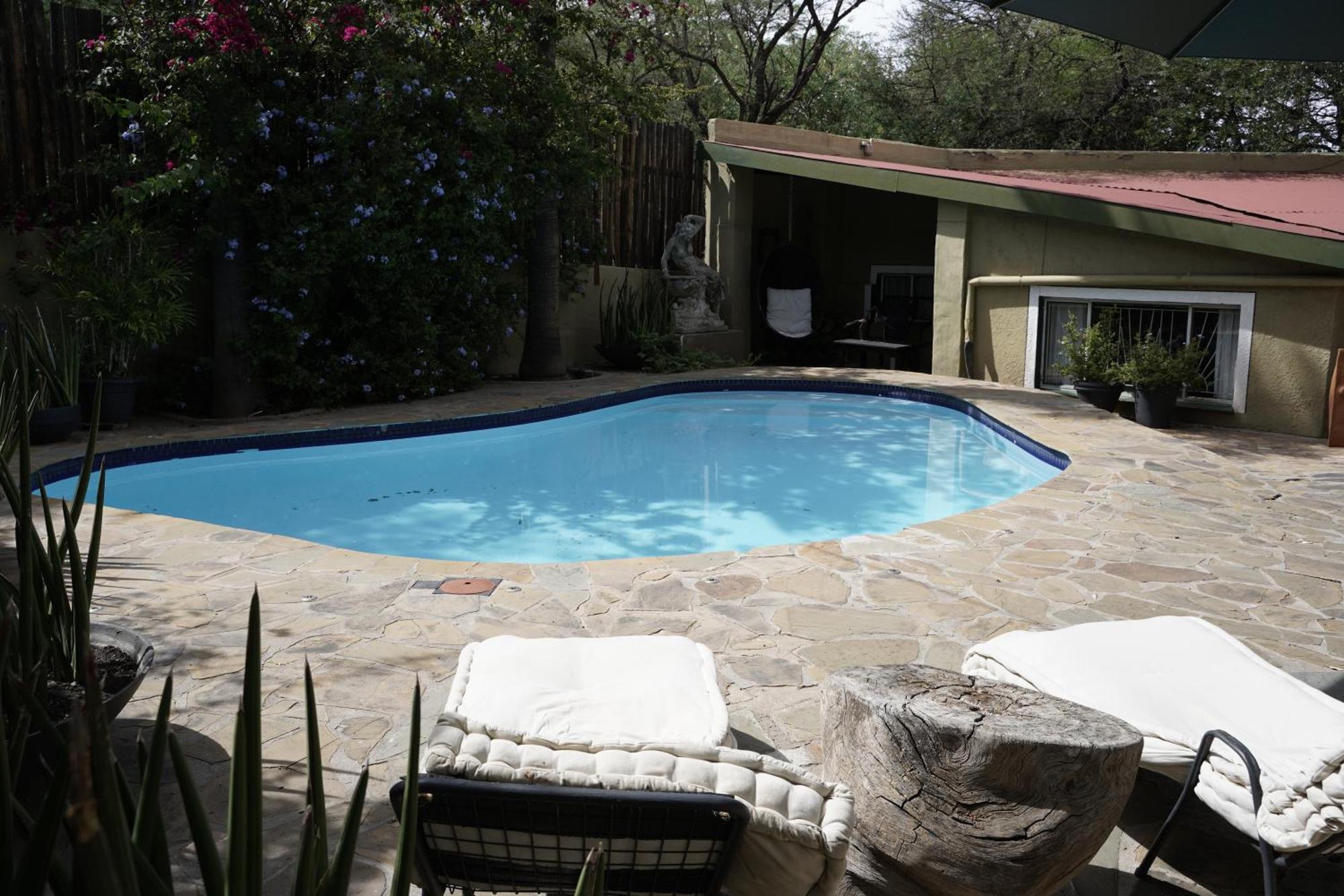 Exquisite Private Luxury Suite With King Bed At Bokmakierie Villas Windhoek Eksteriør billede